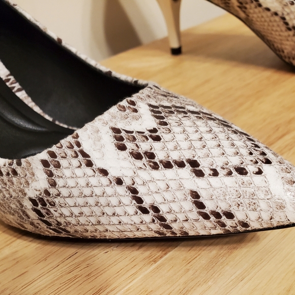 Unilady Snake Print Pumps - Picture 2 of 8